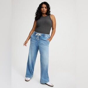 Torrid Weekend Wide Leg Mid-Rise Jean Size 2T Comfort Pull On Denim